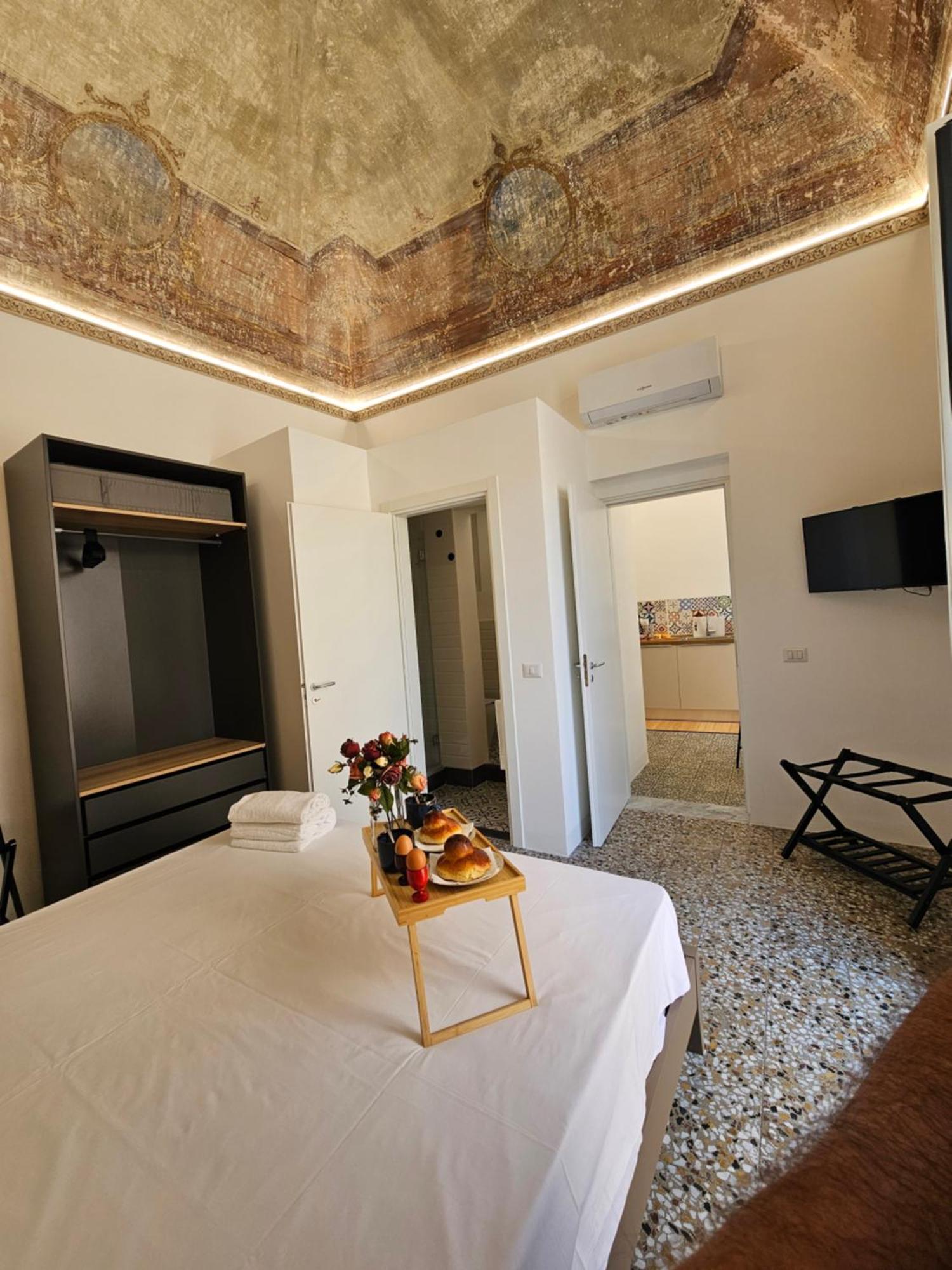 Grey House Apartments Catania Exterior photo